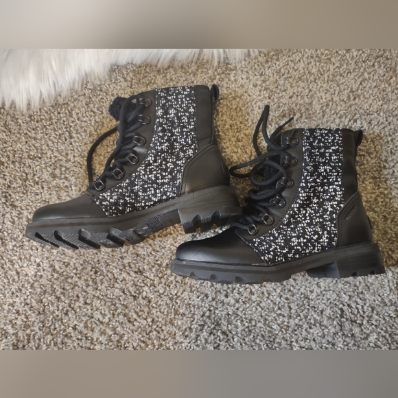Sorel Lennox Cozy Boots - Picture 7 of 14